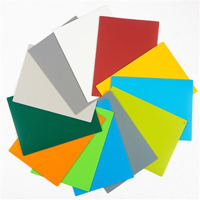 Un auvent en PVC à ouverture et fermeture par poussée peut-il être plié pour le rangement ?